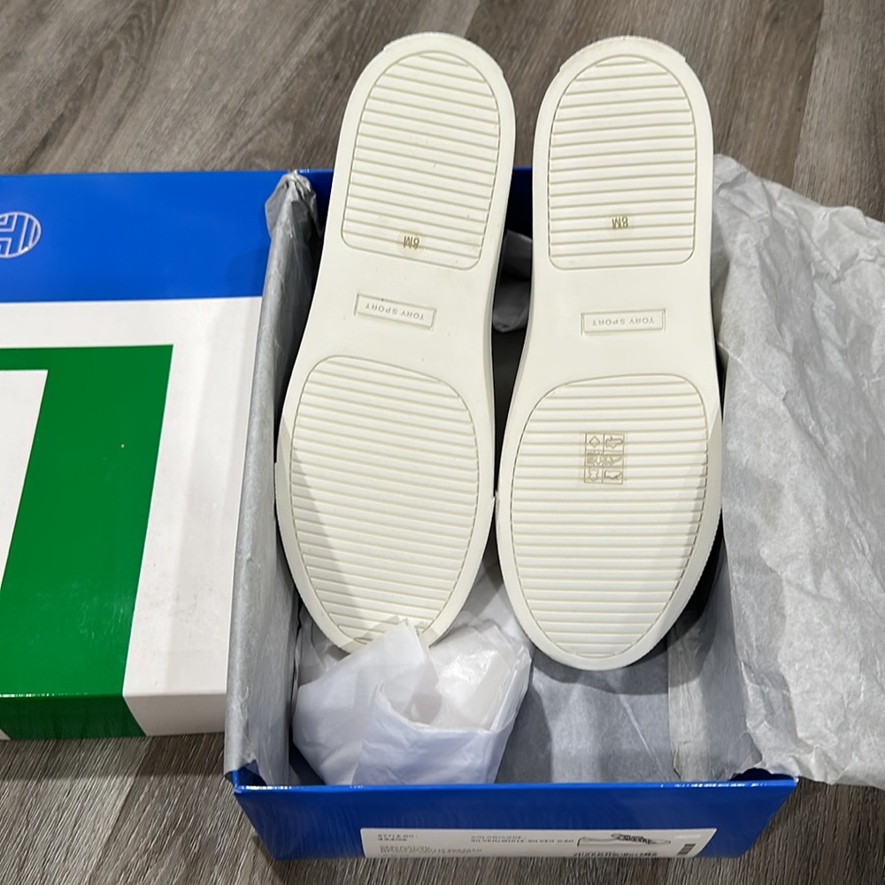 NEW- Ruffle Metallic Sneaker - Size 8 - Picture 4 of 5